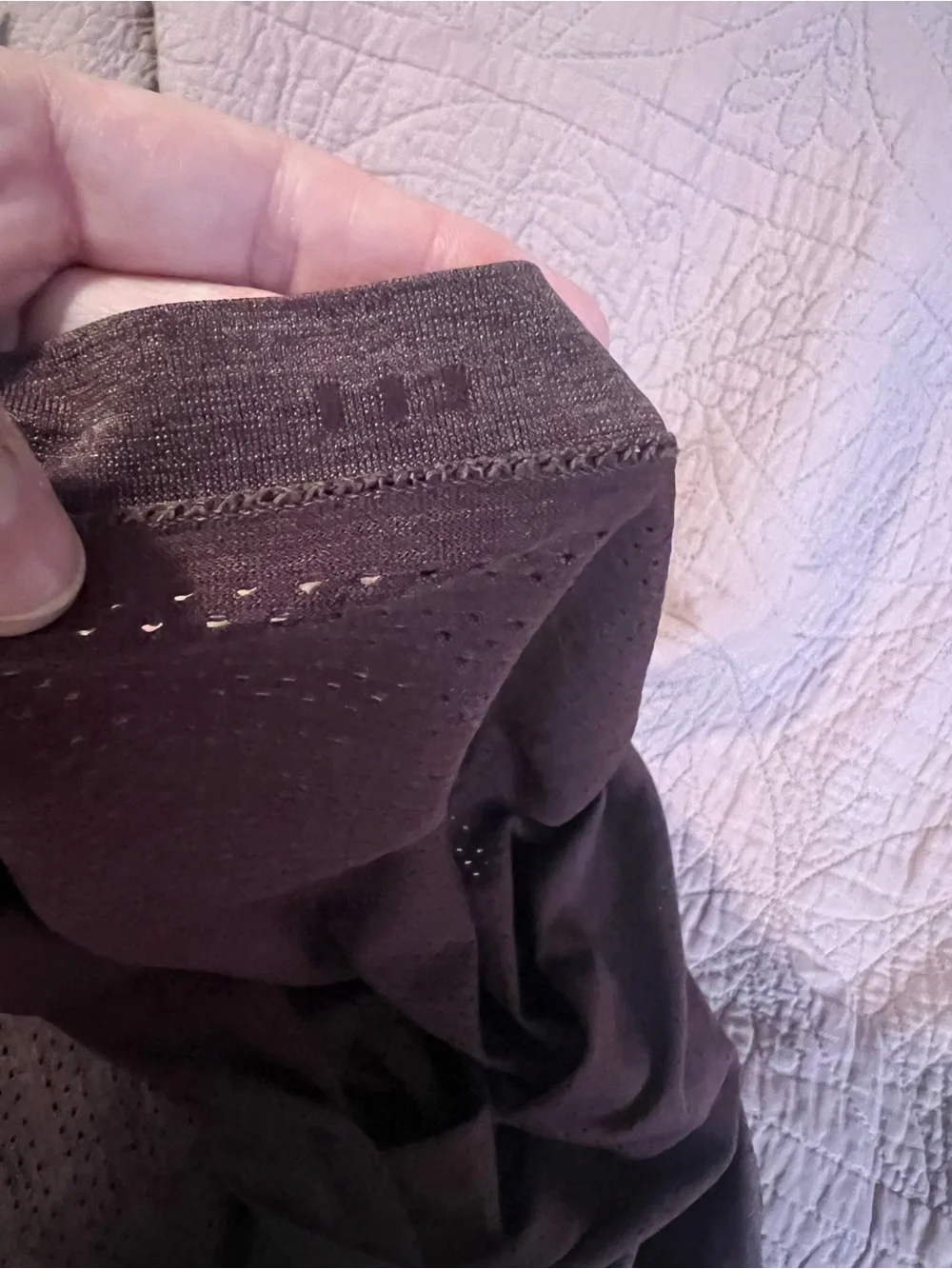 #271 Lululemon Breeze By Short Sleeve Top Perforated Purple Burgundy Size 10 EUC - Picture 4 of 4